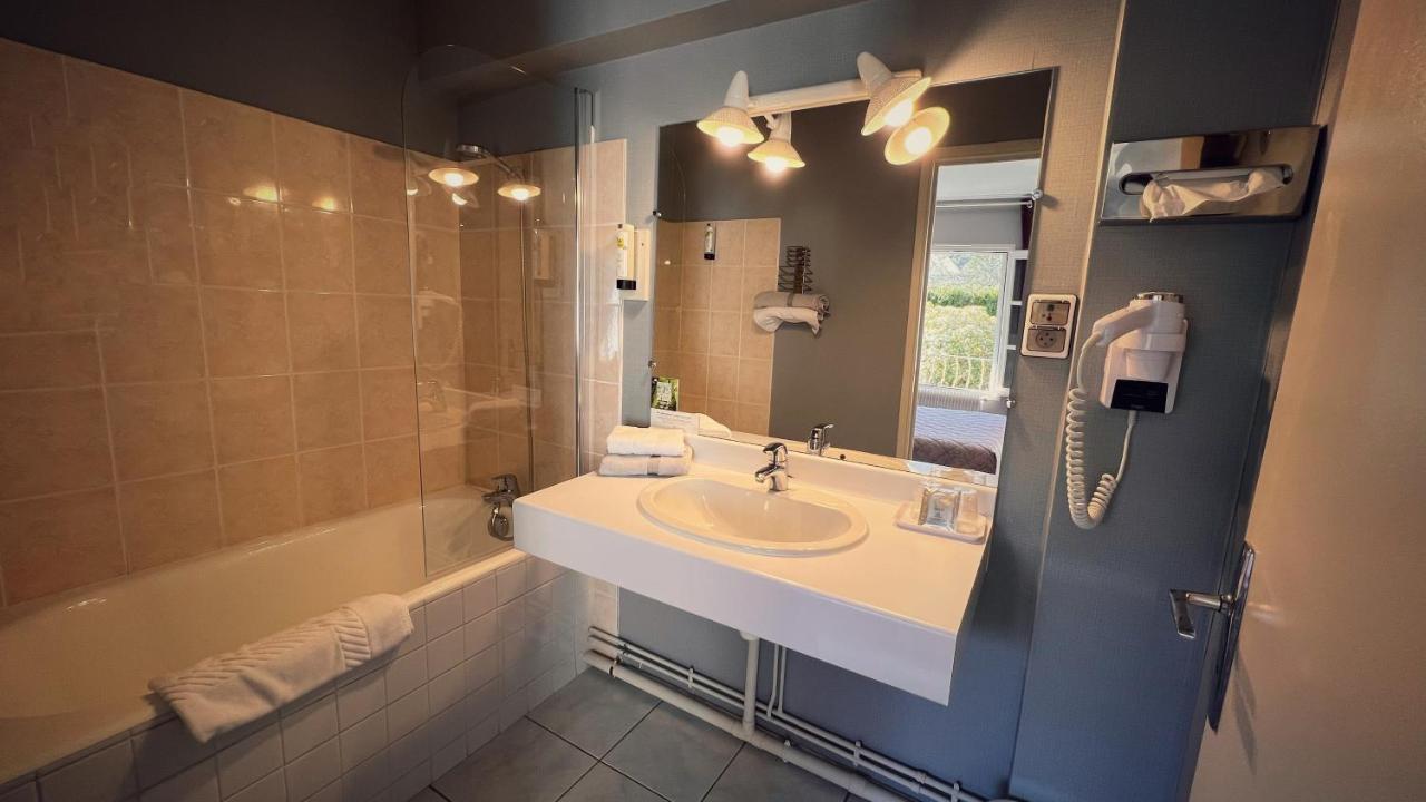 Logis Hotel Restaurant Des Voyageurs Tarnac Buitenkant foto