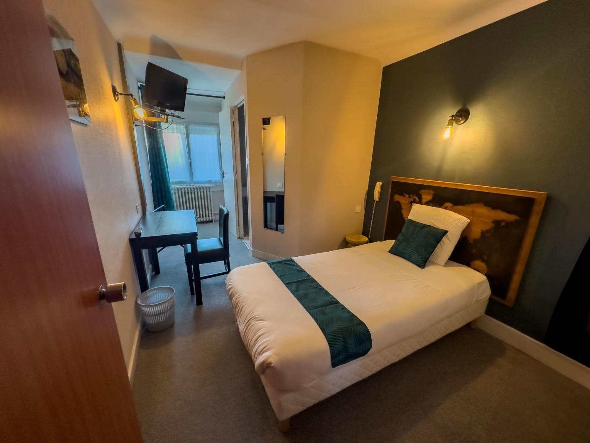 Logis Hotel Restaurant Des Voyageurs Tarnac Buitenkant foto