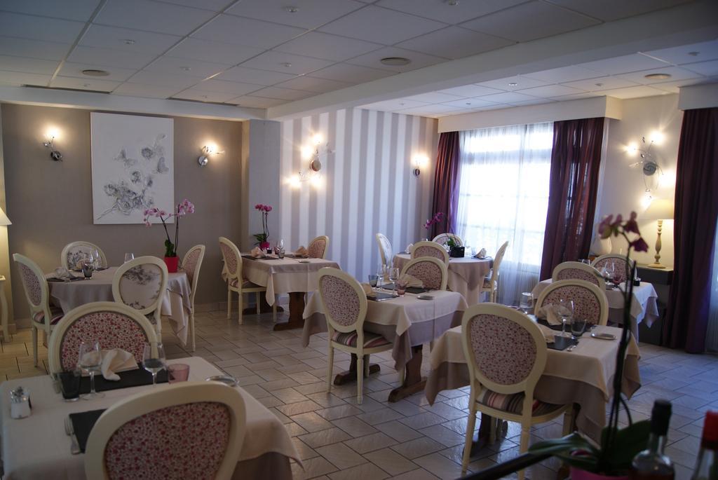 Logis Hotel Restaurant Des Voyageurs Tarnac Kamer foto